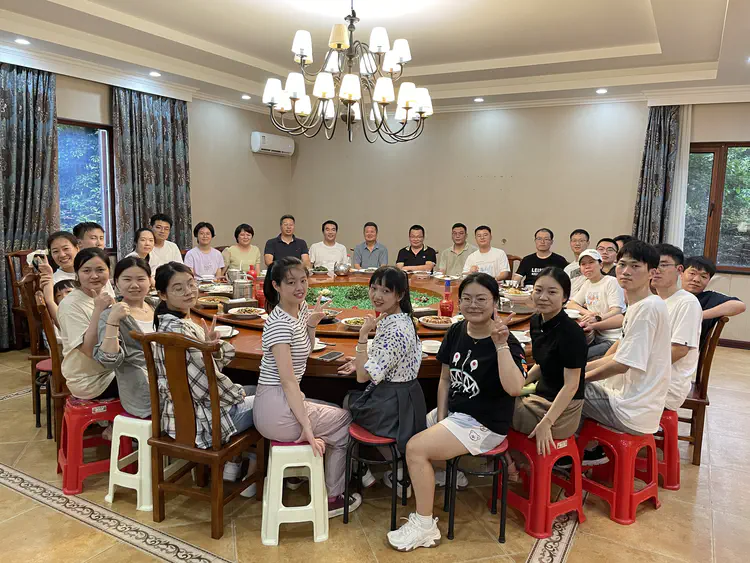 周-小组合照.jpg